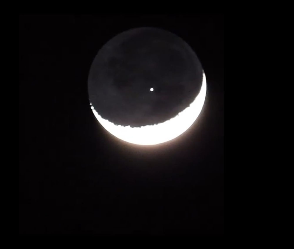 Un ovni pasó por delante de la luna el primero de febrero