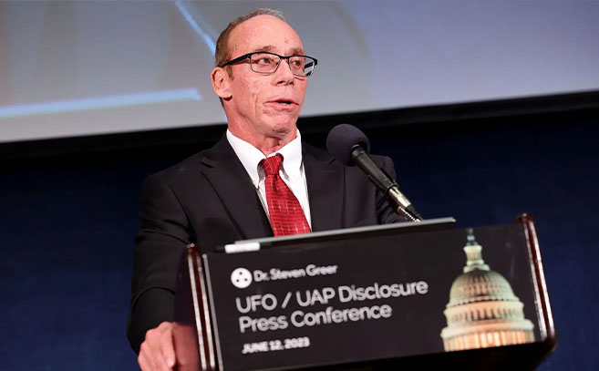 El doctor Steven Greer El doctor Steven Greer