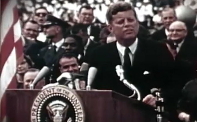 Kennedy durante su discurso en la Universidad Rice en 1962 Kennedy durante su discurso en la Universidad Rice en 1962