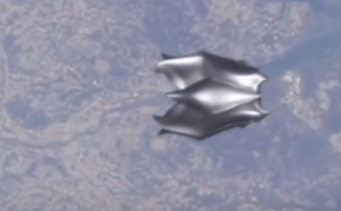 Fotograma del vídeo que mostraría el Caballero Negro captado por la ISS