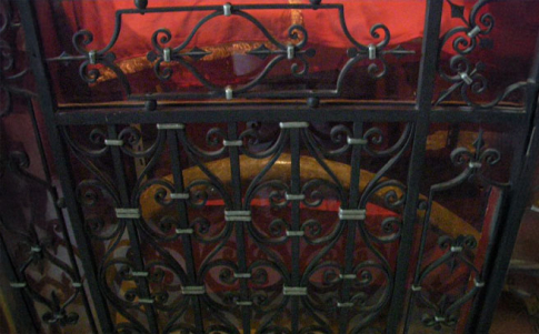 Costilla de un dragón en la Catedral de San Leucio