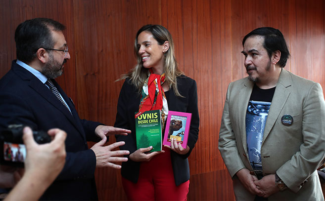 La alcaldesa de La Serena acompañada de Rodrigo Bravo yFuenzaliza (dcha)