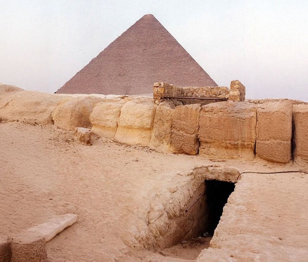 La meseta de Giza está completamente horadada