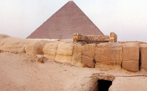 La meseta de Giza está completamente horadada