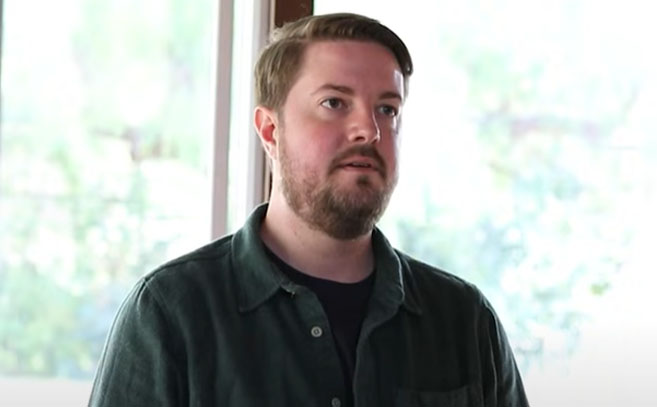 Matthew Brown en un momento de la entrevista