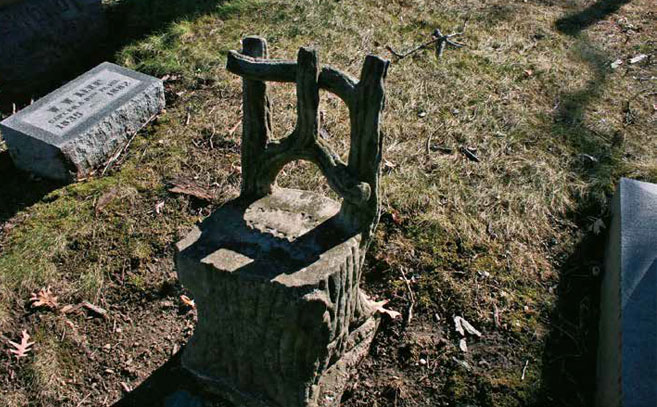 Silla del luto en un cementerio Silla del luto en un cementerio