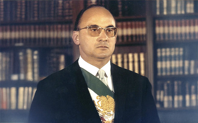 El presidente Luis Echeverría dijo ser testigo de un ovni