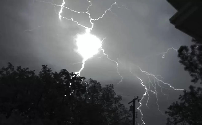 Rayo globular de plasma