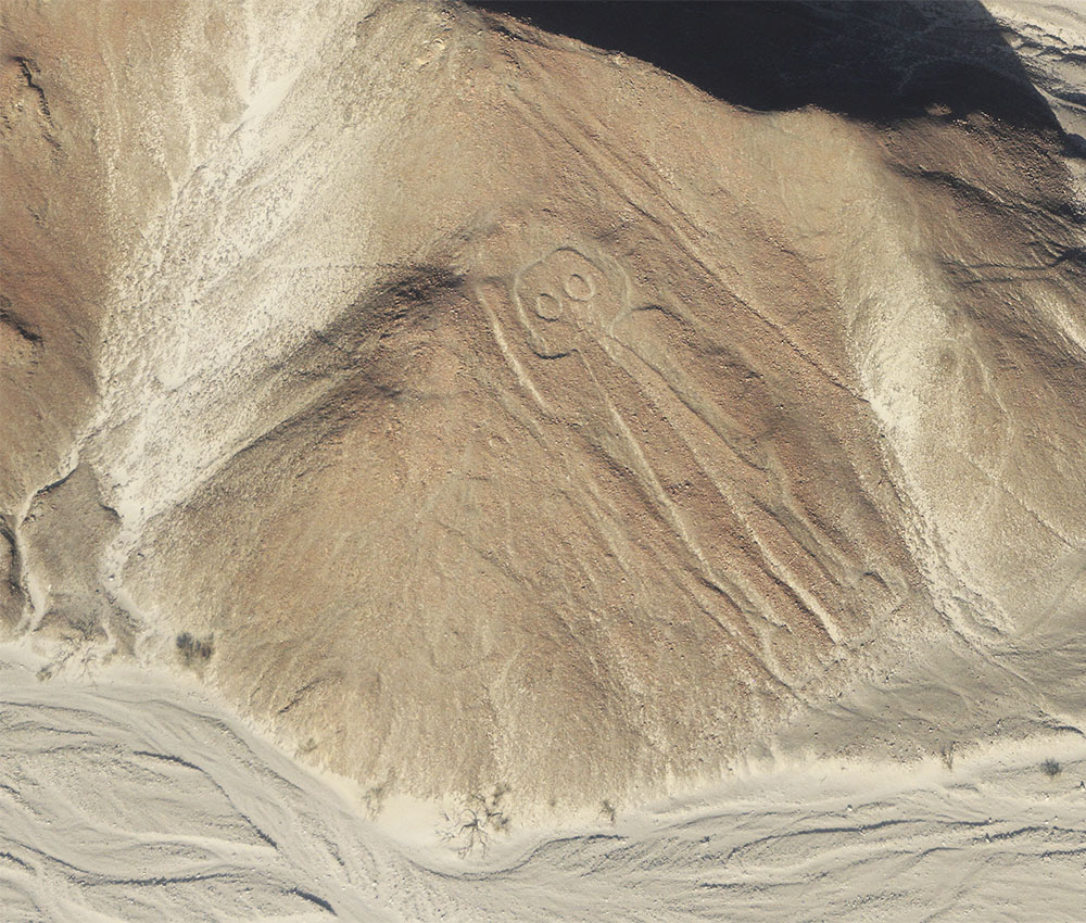 El astronauta en el altiplano de Nazca