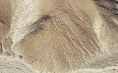 El astronauta en el altiplano de Nazca