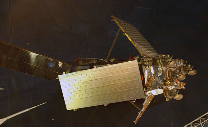 Los paneles de los satélites Starlink pueden reflejar la luz solar y parecen un flash desde la Tierra Los paneles de los satélites Starlink pueden reflejar la luz solar y parecen un flash desde la Tierra