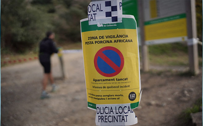 Carteles en la Serra de Collcerola informando de la PPA Carteles en la Serra de Collcerola informando de la PPA