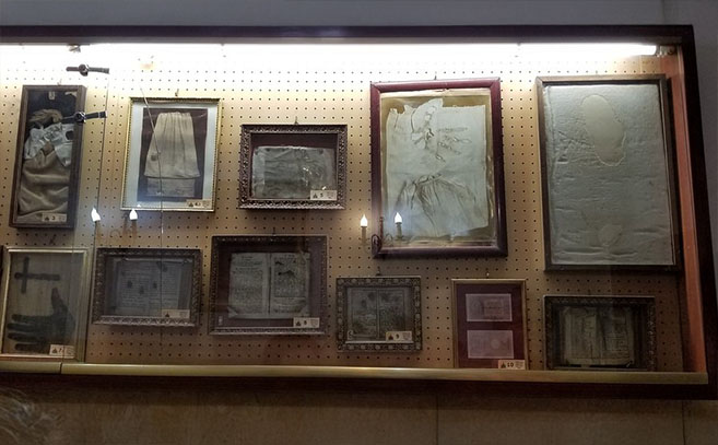 Objetos de la colección de almas del purgatorio en Roma