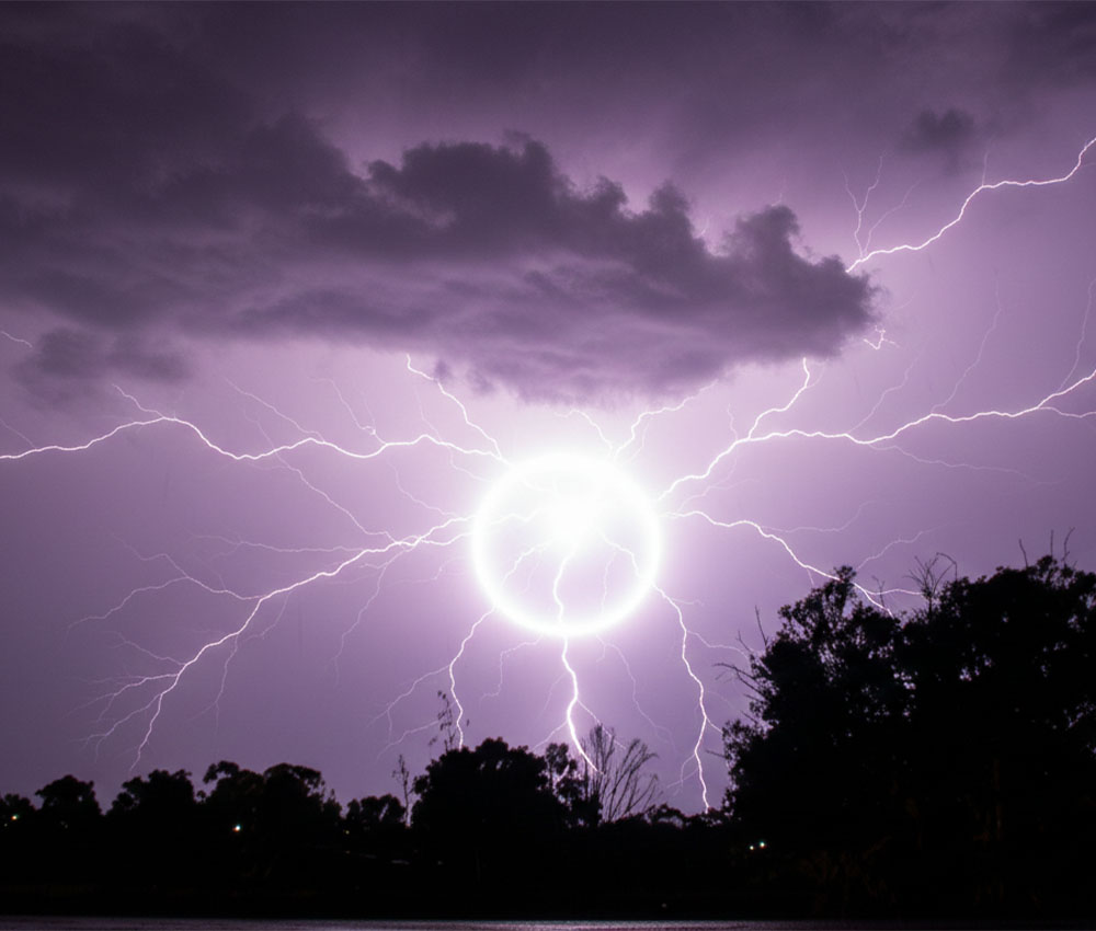 Representación artística de un rayo globular