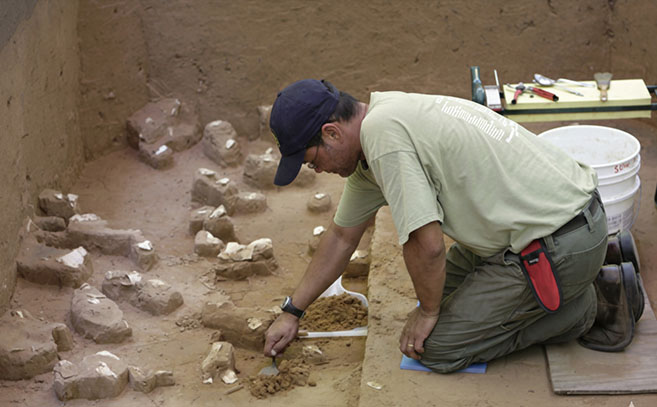 Artefactos son desenterrados en el controvertido yacimiento Artefactos son desenterrados en el controvertido yacimiento