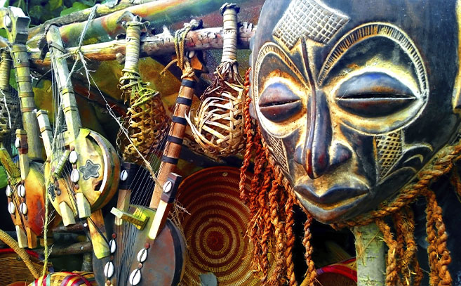 Una máscara ritual de una tribu indígena Una máscara ritual de una tribu indígena