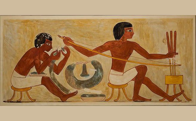 Este tipo de taladros es del Imperio Nuevo, como el de esta pintura de la tumba de Rekhmire