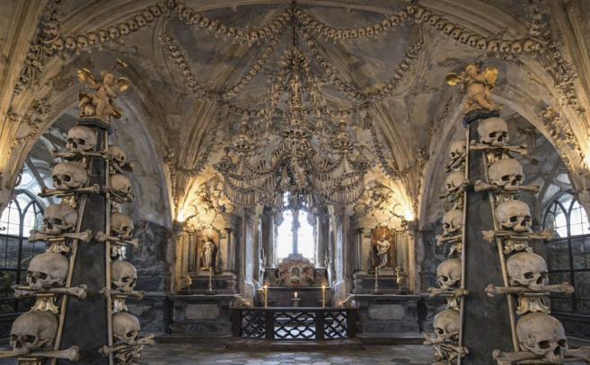 La sobrecogedora capilla de los huesos de República Checa