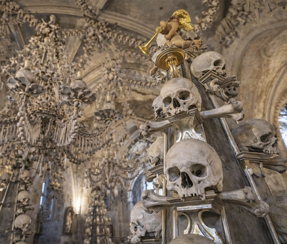 Una de las columnas del Osario de Kutná Hora