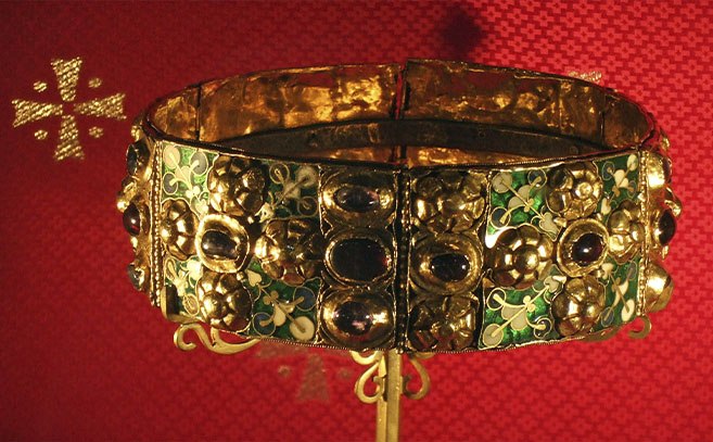 La corona de hierro de la Catedral de Monza ha servido para coronar reyes carolingios
