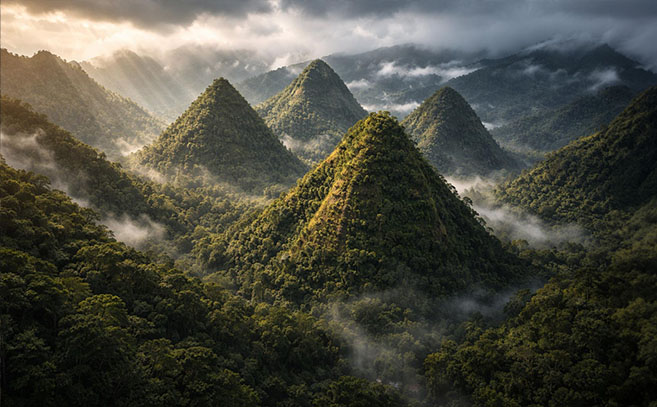 Estructuras geológicas que parecen pirámides en la Amazonía Estructuras geológicas que parecen pirámides en la Amazonía