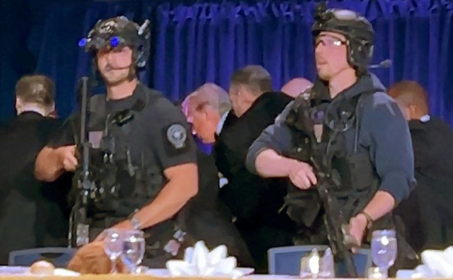 Fotograma del servicio secreto desalojando al presidente Trump