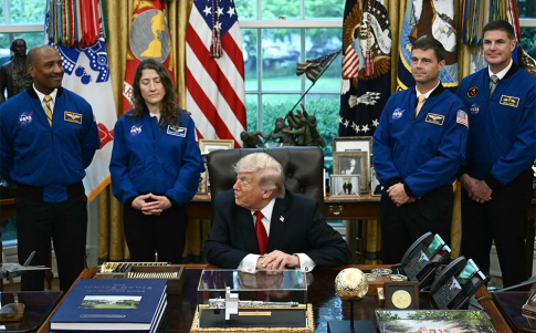 La tripulación del Artemis II asistió al anuncio de la divulgación UAP