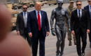 Trump publica una imagen generada por IA caminando junto a un alien esposado Trump publica una imagen generada por IA caminando junto a un alien esposado