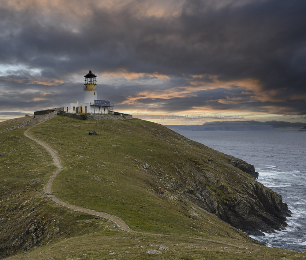 El faro de Eilean Mor en las islas Hébridas Exteriores