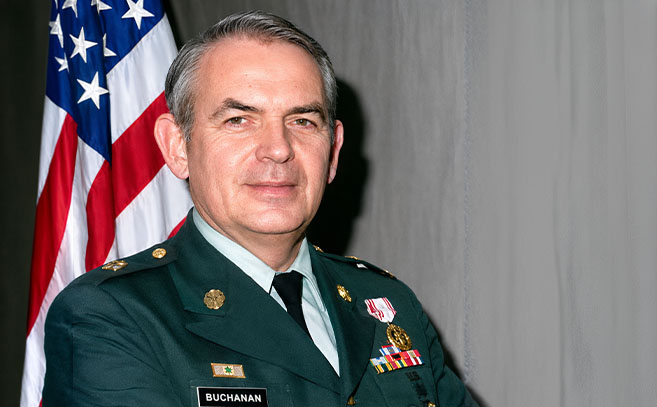 El sargento primero Lyn Buchanan El sargento primero Lyn Buchanan