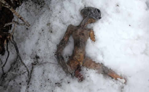 Este alien se muere cada vez que se vienen revelaciones