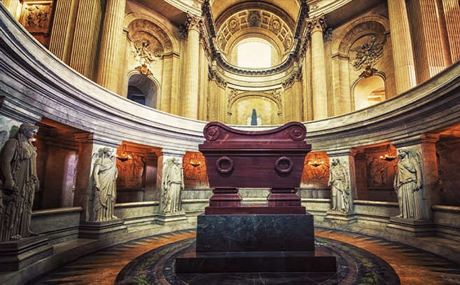 Mausoleo donde se hallan los restos de Napoleón Bonaparte Mausoleo donde se hallan los restos de Napoleón Bonaparte