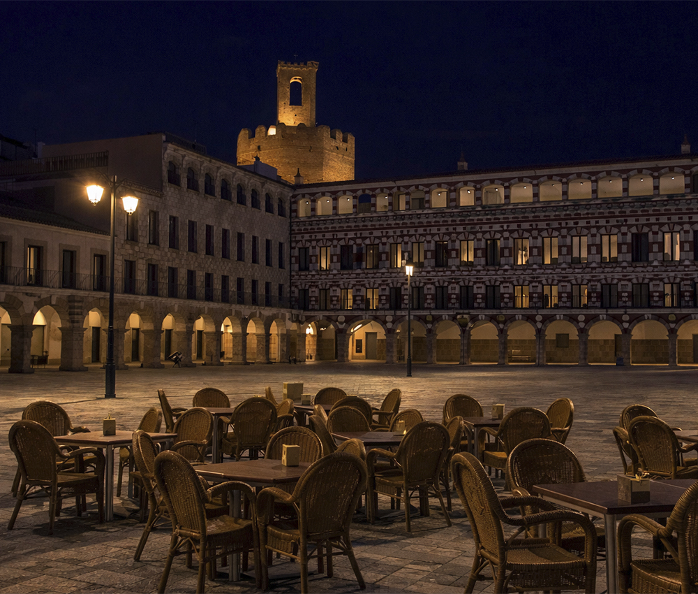 La Plaza Alta de Badajoz en la noche puede dar algún sobresalto