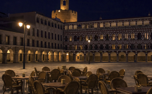 La Plaza Alta de Badajoz en la noche puede dar algún sobresalto