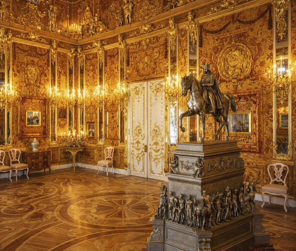 Coincidiendo con el tricentenario de San Petersburgo, en 2003 se inauguró una réplica de la Sala en el Palacio de Catalina