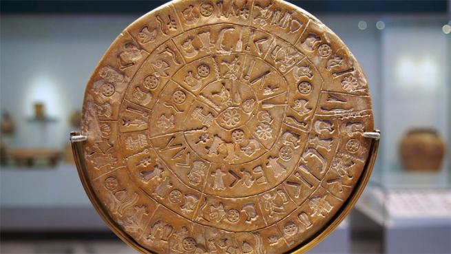 Owen se refiere al disco de Festos como el primer CD-ROM del planeta