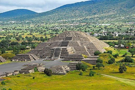 La pirámide de la Luna en Teotihuacán (c) Josep Guijarro