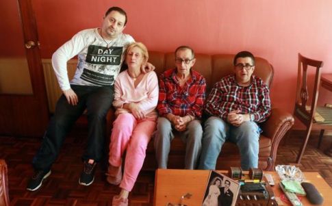 Foto El Comercio. La familia Diaz vive asustada en el salón