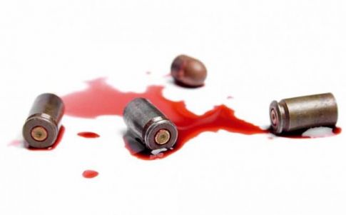 Dos armas y un solo asesino