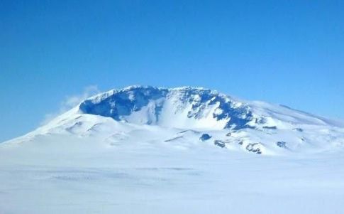 Grandes túneles han sido descubiertos bajo la Antártida