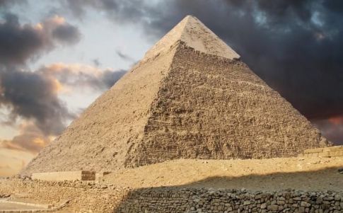 Plantean la existencia de un trono de hierro en la Gran Pirámide de Keops
