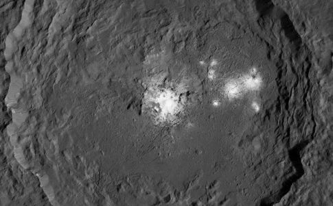 Hallan vida en el planeta enano más cercano a la Tierra