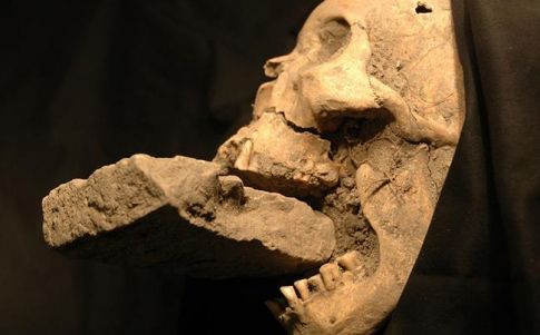 Se han hallado esqueletos de supuestos vampiros con ladrillos en la boca