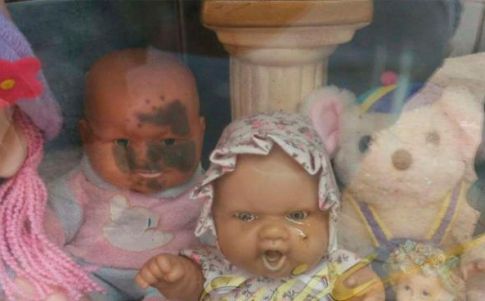 La muñeca llorona se hizo viral el día de los muertos en Argentina.