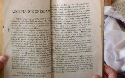 Recitando versículos del Corán algunos curanderos sanan enfermos