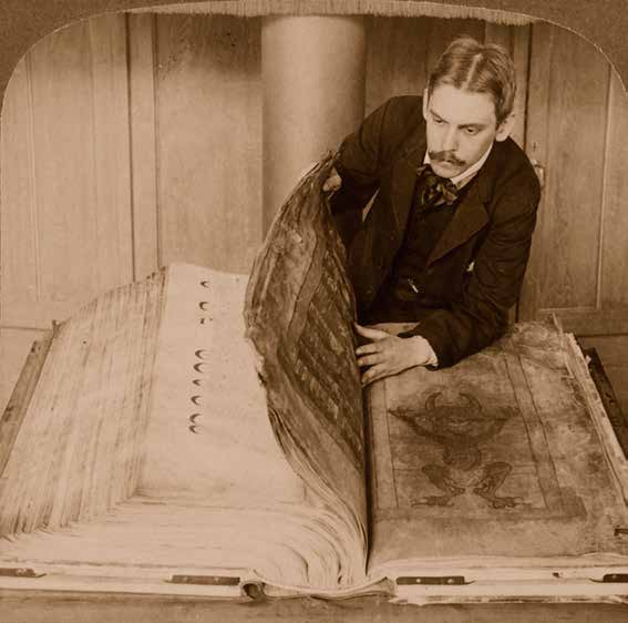 Imagen estereoscópica de 1906 en la que aparece el gigantesco manuscrito que ha sido objeto de interés, tanto por su tamaño como por su contenido, durante siglos.