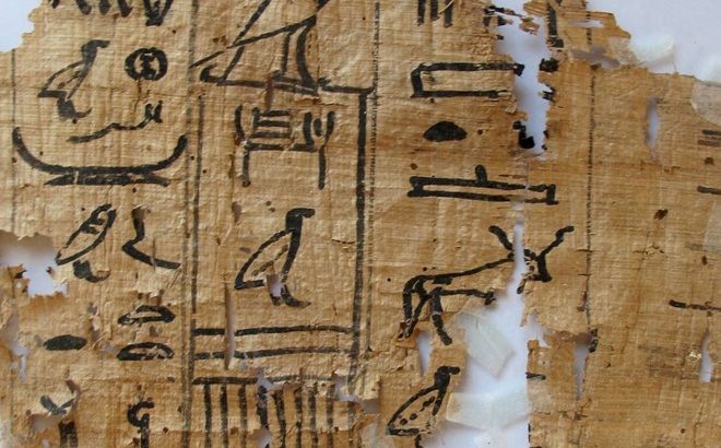 El papiro que supuestamente explica cómo trasladaron los bloques de piedra en la Gran Pirámide