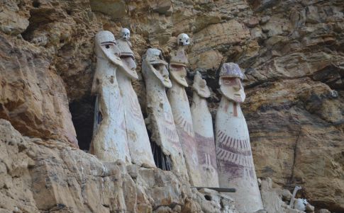 ¿Qué representan los moáis de Isla de Pascua? 