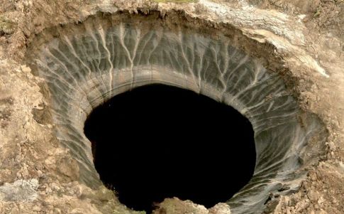 La teoría de la conspiración de la «Tierra hueca»