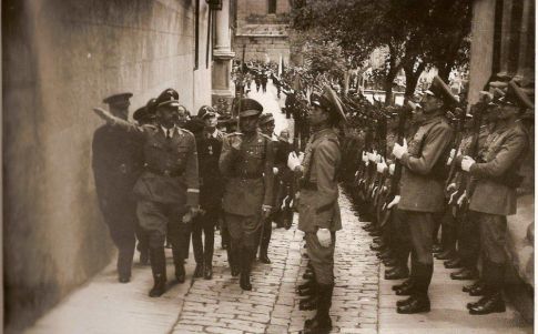 Himmler pasa revista a las tropas en Toledo (1940)